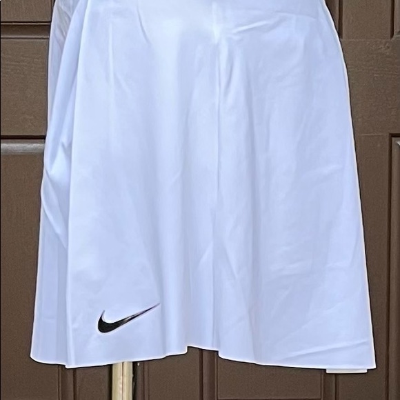 Nike Dri-Fit white tennis skirt - Picture 2 of 4
